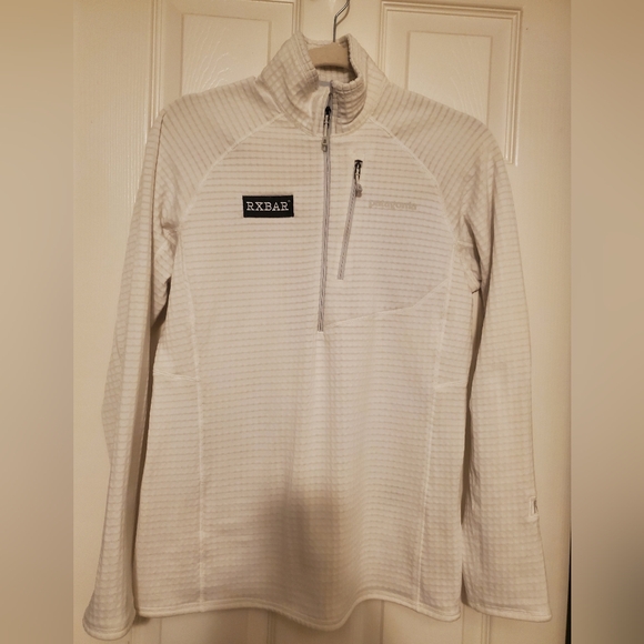 PATAGONIA women's Size M hoodie Lighweigth Half Zipper. - Picture 8 of 9